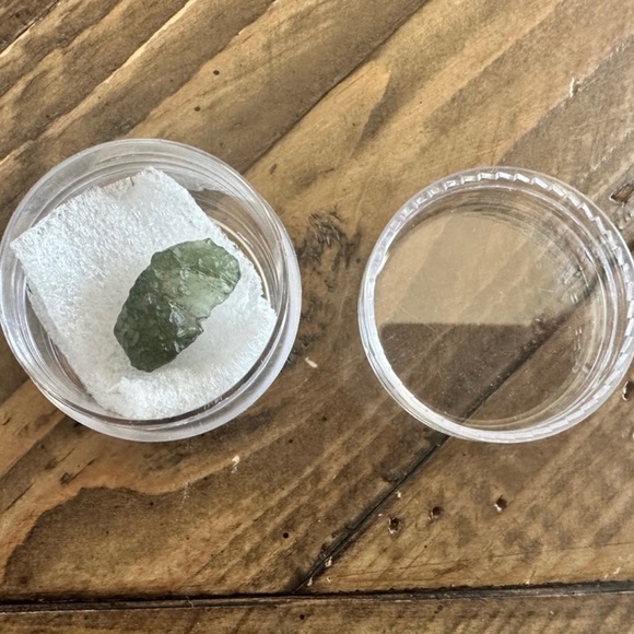 Raw Moldavite Stone from Czech Republic 1 Gram Authentic Metaphysical Spiritual - Picture 6 of 15